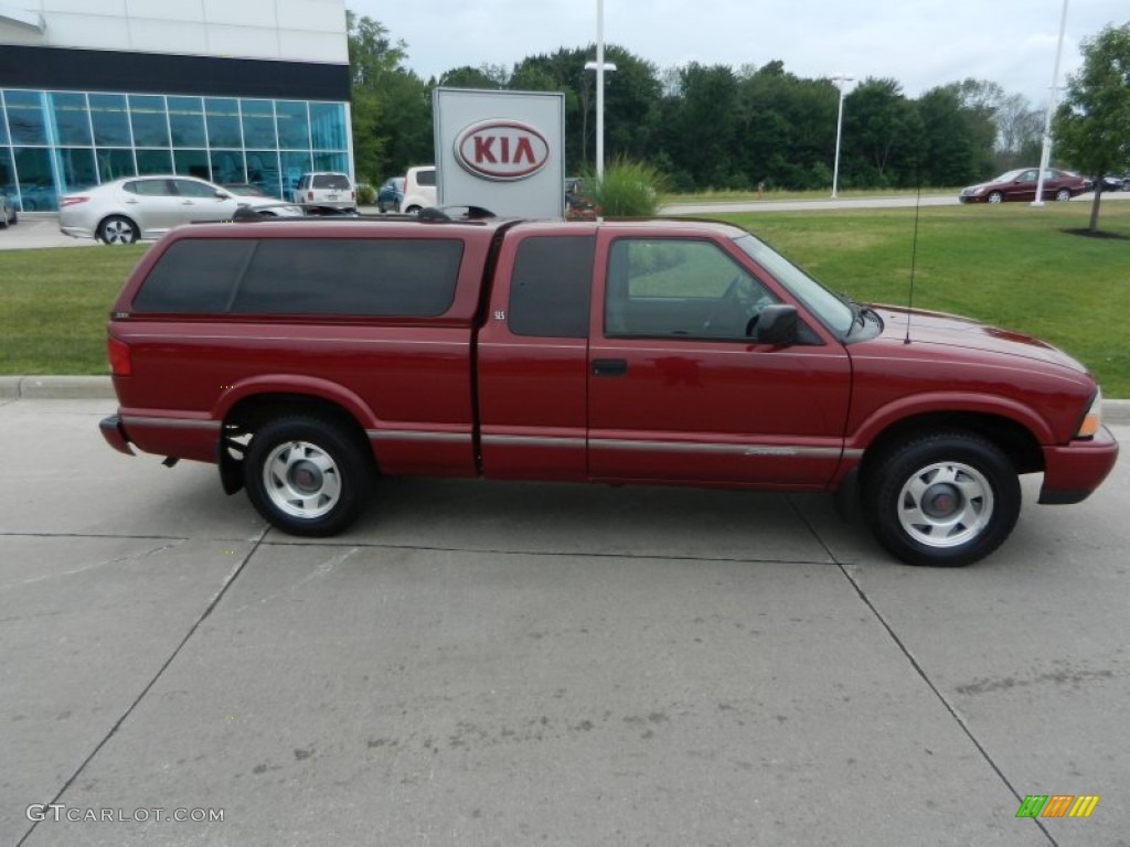 2000 Sonoma SLS Sport Extended Cab - Cherry Red Metallic / Graphite photo #2