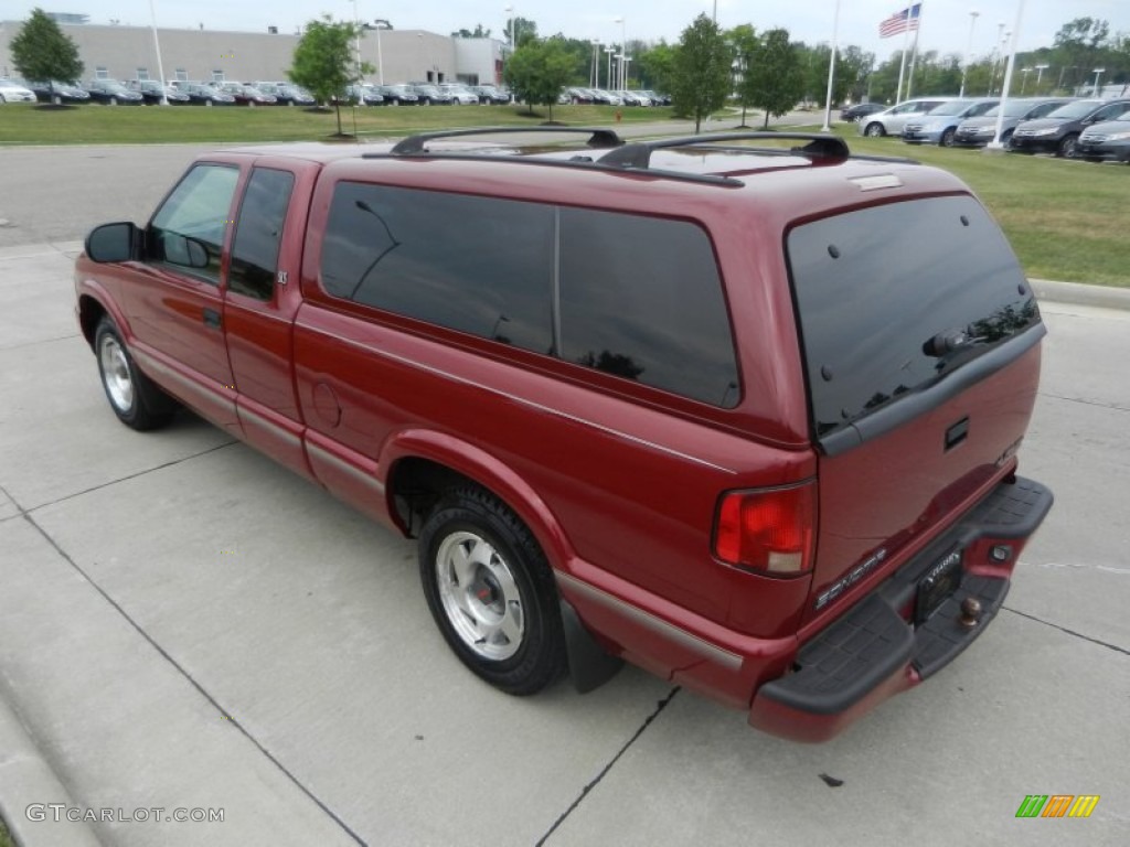2000 Sonoma SLS Sport Extended Cab - Cherry Red Metallic / Graphite photo #5