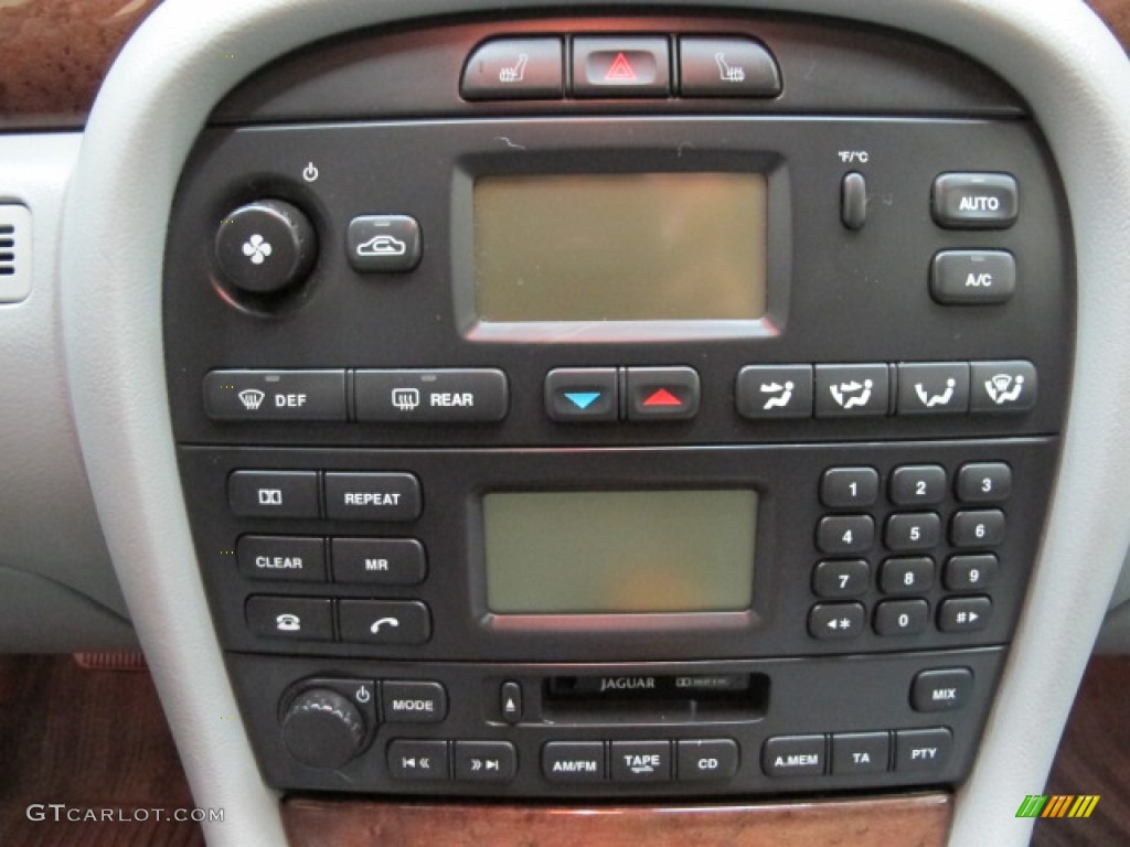 2002 Jaguar X-Type 3.0 Controls Photo #66551695