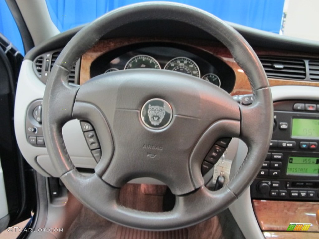 2002 Jaguar X-Type 3.0 Dove Steering Wheel Photo #66551707