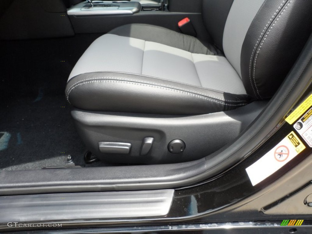 2012 Toyota Camry SE Front Seat Photo #66553603