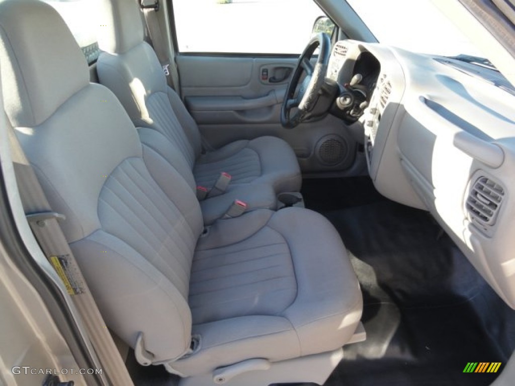 2003 S10 Regular Cab - Sandalwood Metallic / Medium Gray photo #14