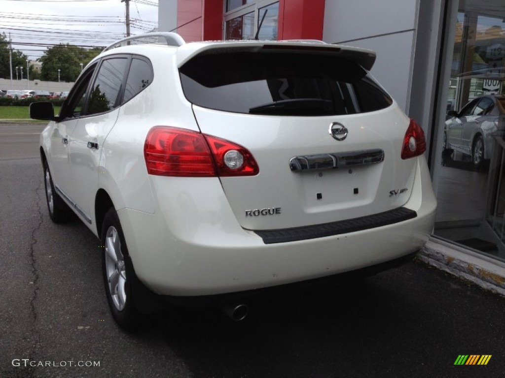 2011 Rogue SV AWD - Pearl White / Black photo #6