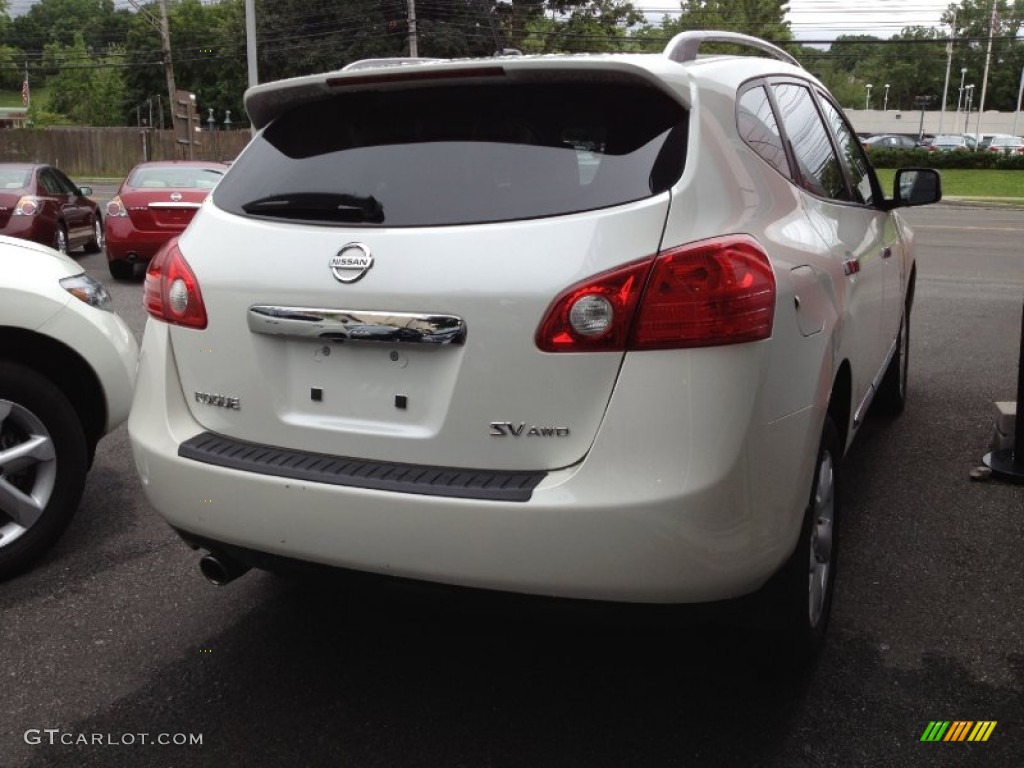 2011 Rogue SV AWD - Pearl White / Black photo #8