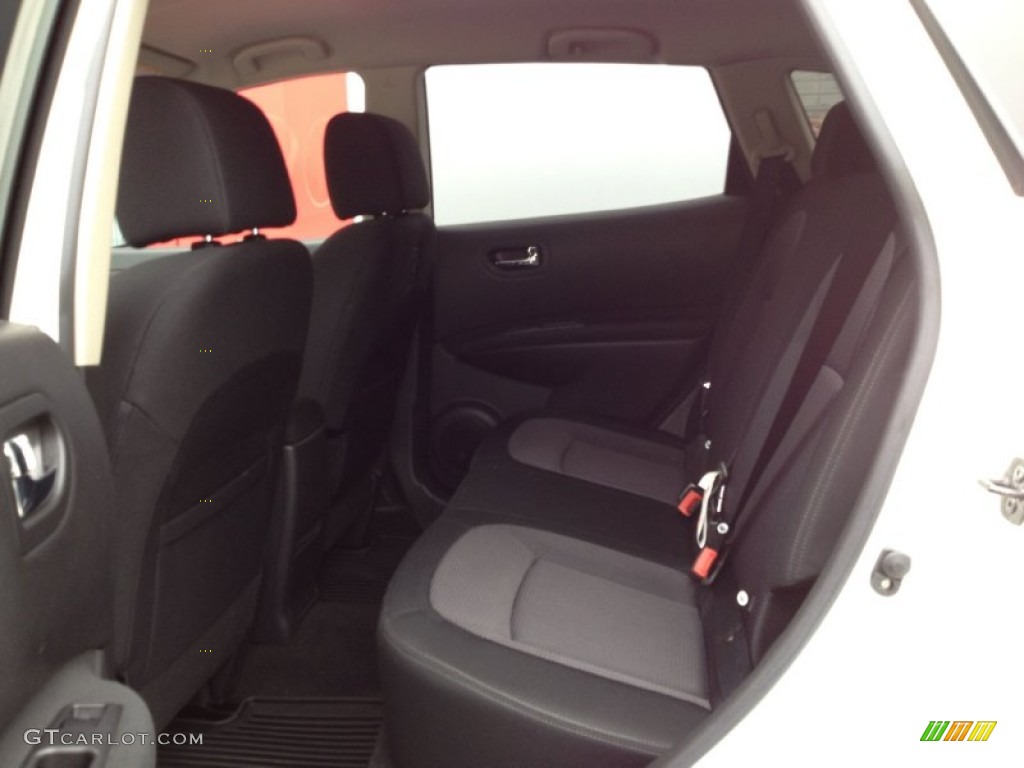 2011 Rogue SV AWD - Pearl White / Black photo #10