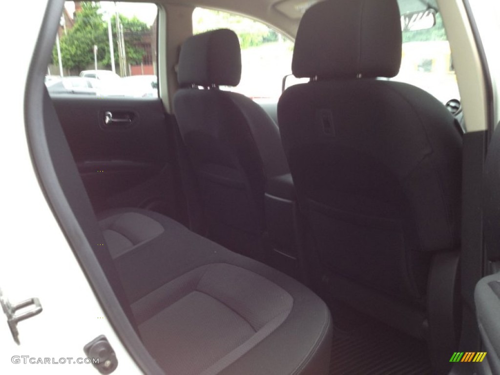 2011 Rogue SV AWD - Pearl White / Black photo #11