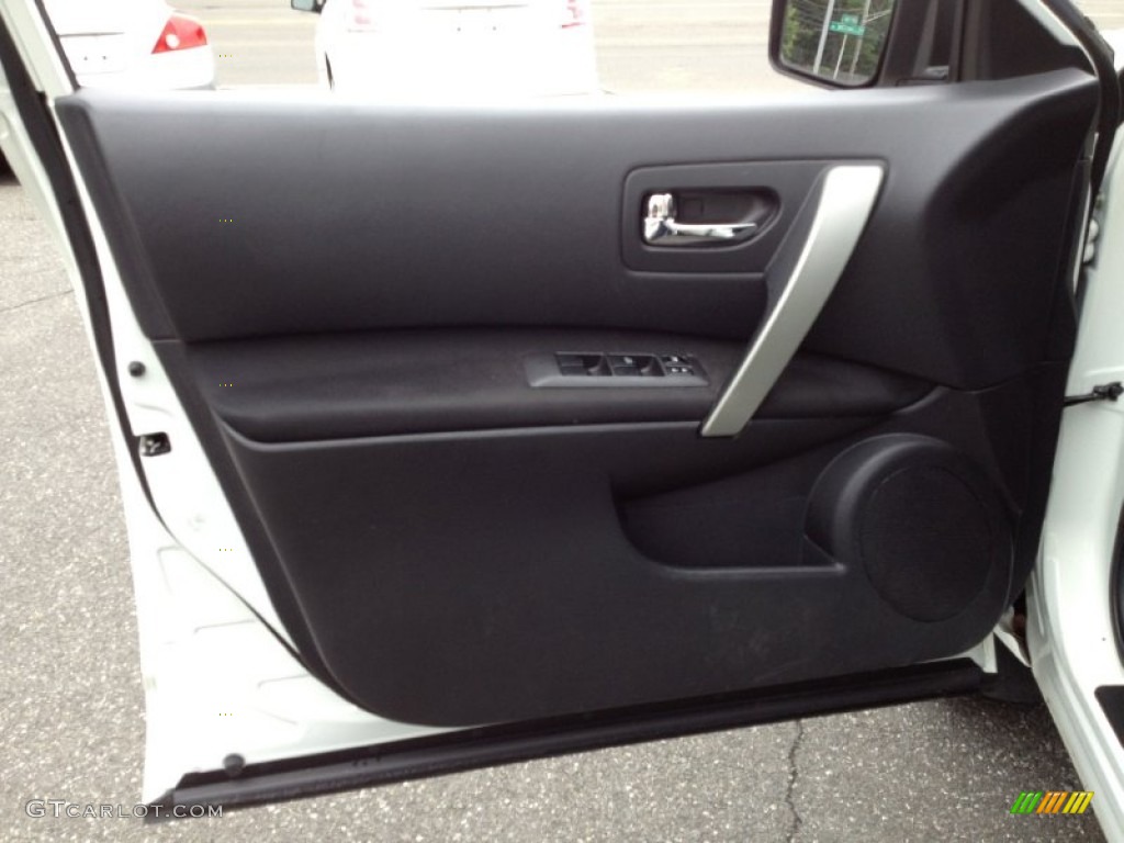 2011 Rogue SV AWD - Pearl White / Black photo #14
