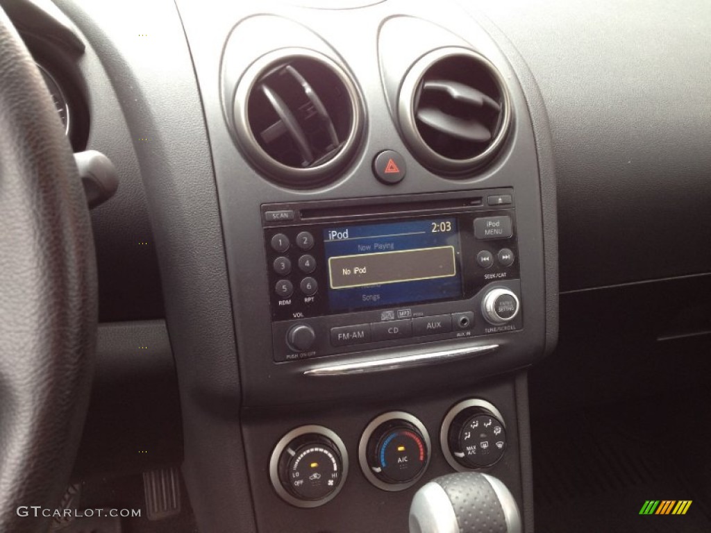 2011 Rogue SV AWD - Pearl White / Black photo #20