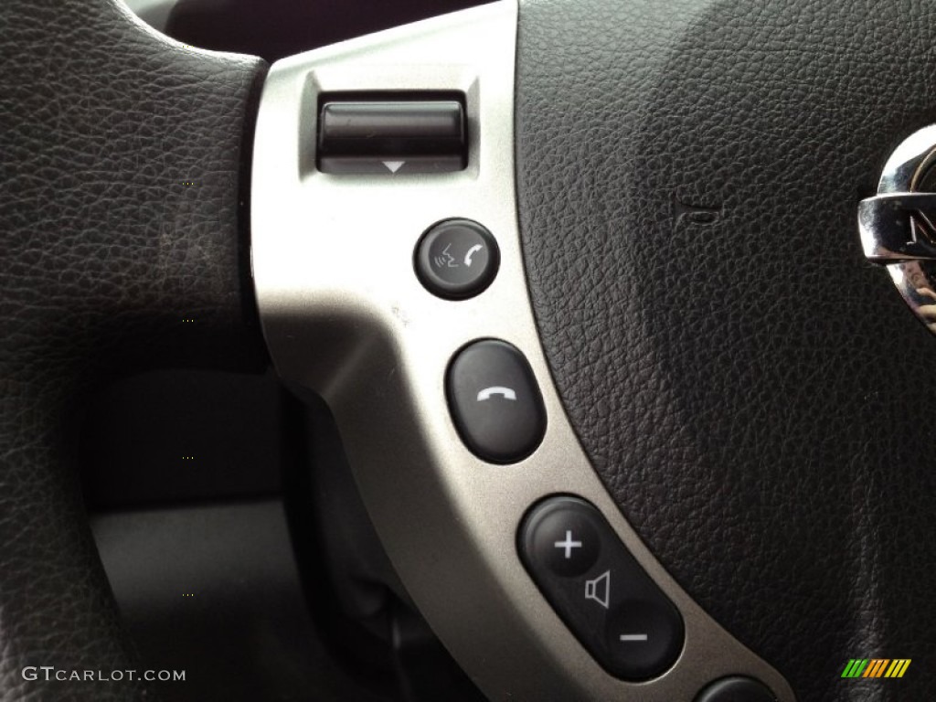 2011 Rogue SV AWD - Pearl White / Black photo #22