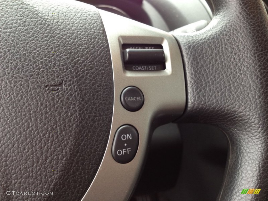 2011 Rogue SV AWD - Pearl White / Black photo #23