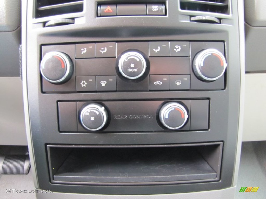 2008 Chrysler Town & Country LX Controls Photo #66563170