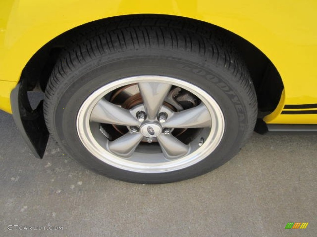 2005 Mustang V6 Premium Convertible - Screaming Yellow / Dark Charcoal photo #10