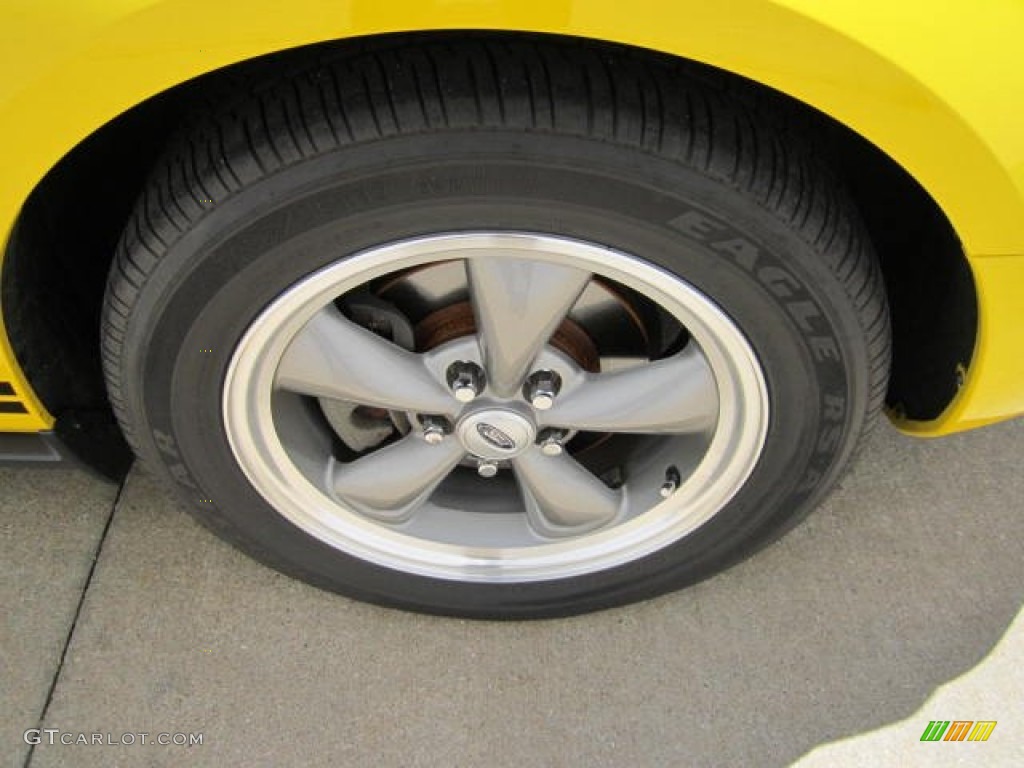 2005 Mustang V6 Premium Convertible - Screaming Yellow / Dark Charcoal photo #11