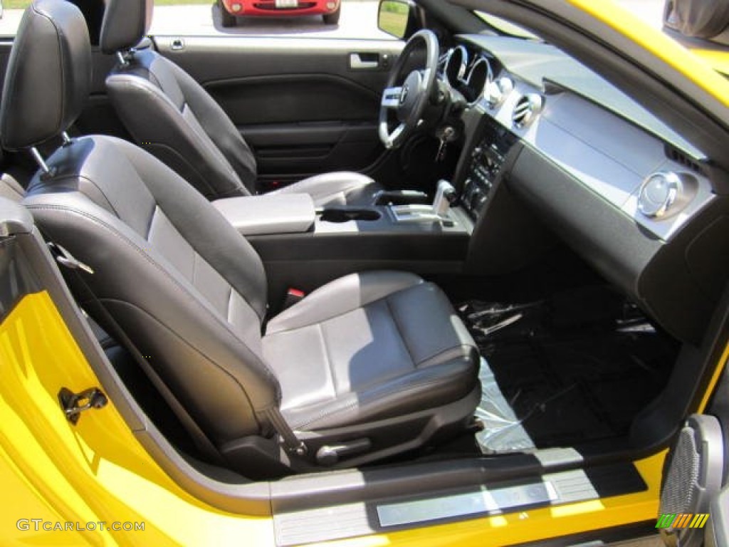 2005 Mustang V6 Premium Convertible - Screaming Yellow / Dark Charcoal photo #13