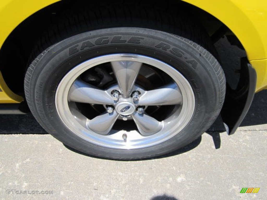 2005 Mustang V6 Premium Convertible - Screaming Yellow / Dark Charcoal photo #25