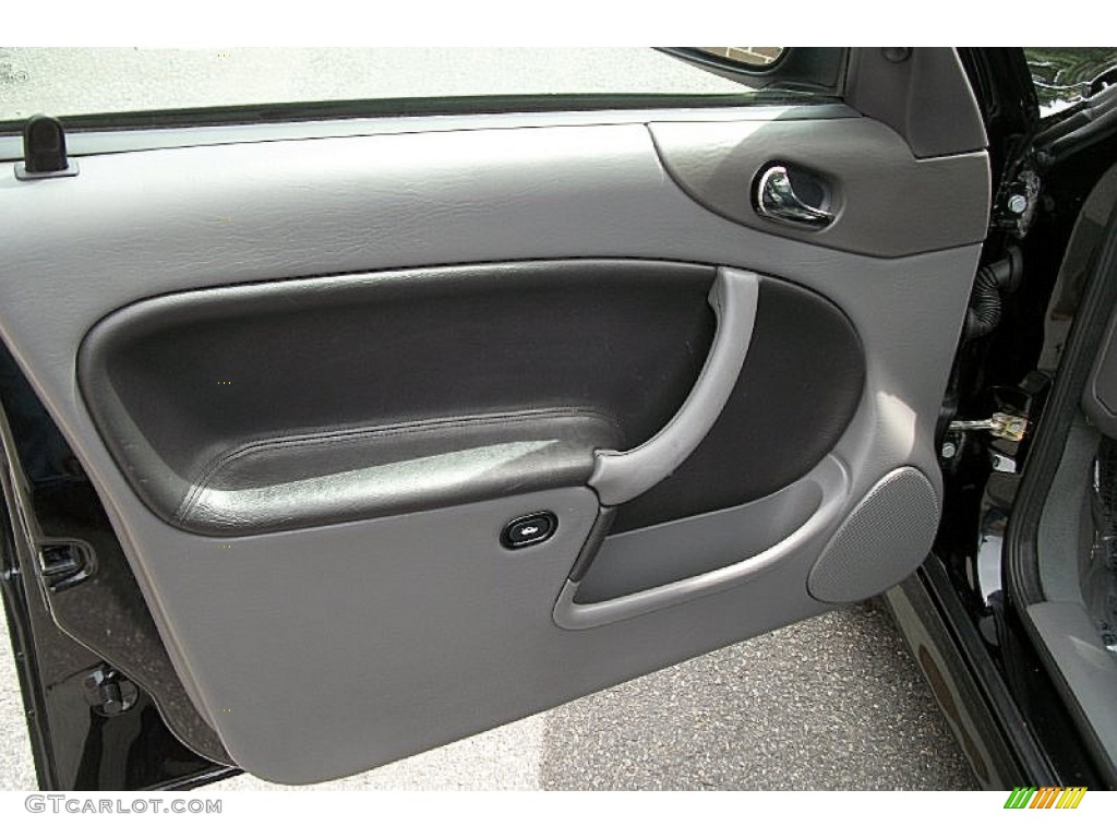 2002 Saab 9-3 SE Sedan Charcoal Gray Door Panel Photo #66565998