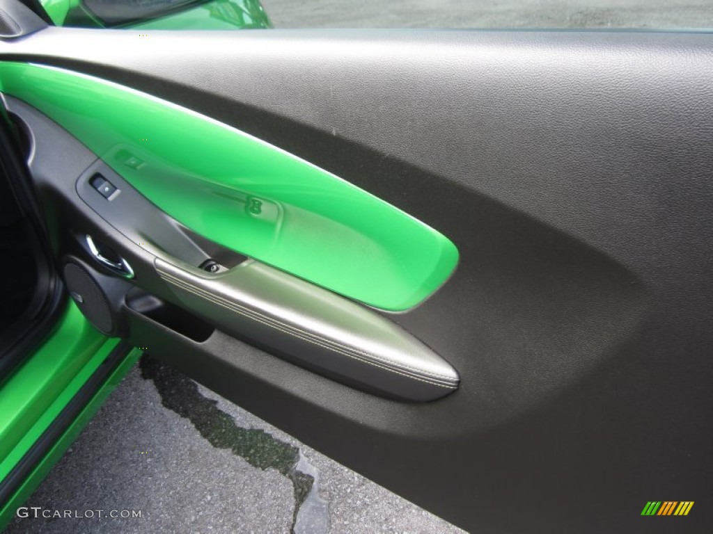 2010 Chevrolet Camaro LT Coupe Synergy Special Edition Black/Green Door Panel Photo #66566739