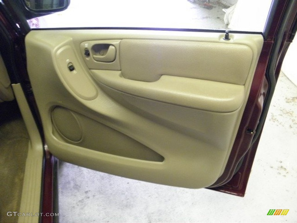 2002 Grand Caravan Sport - Dark Garnet Red Pearl / Sandstone photo #6