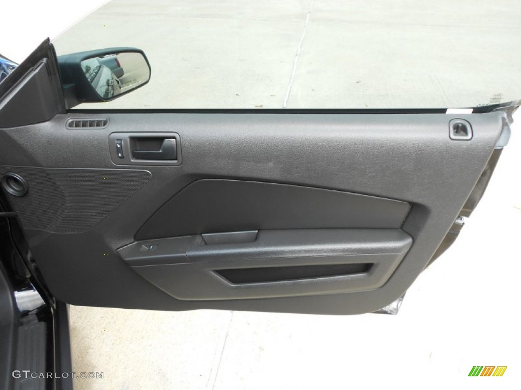 2010 Ford Mustang V6 Coupe Charcoal Black Door Panel Photo #66579707