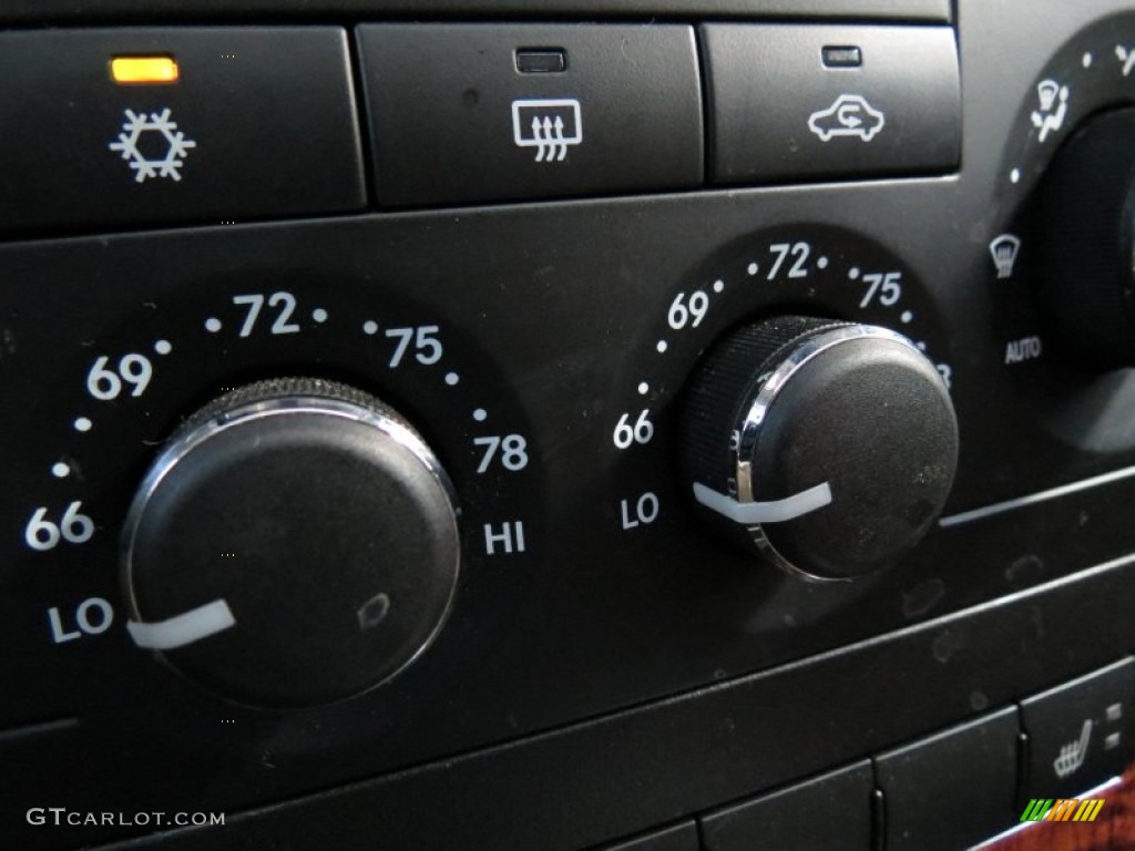 2009 Jeep Commander Limited 4x4 Controls Photo #66588684