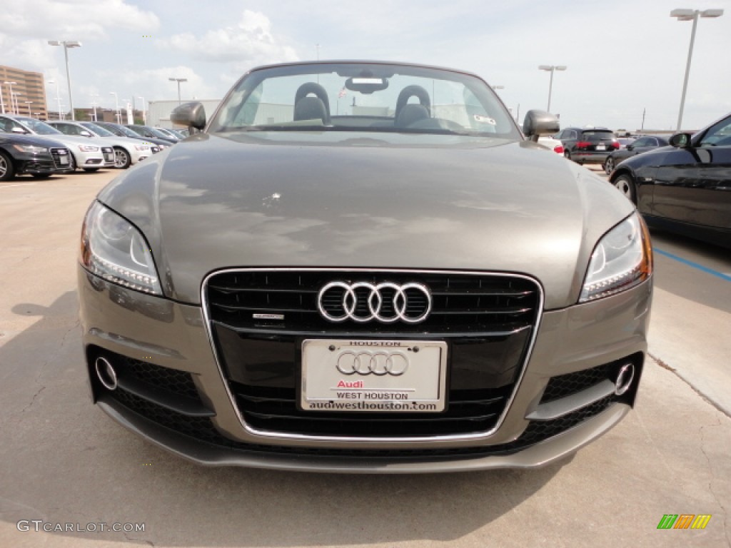 2012 TT 2.0T quattro Roadster - Dakota Grey Metallic / Black photo #2