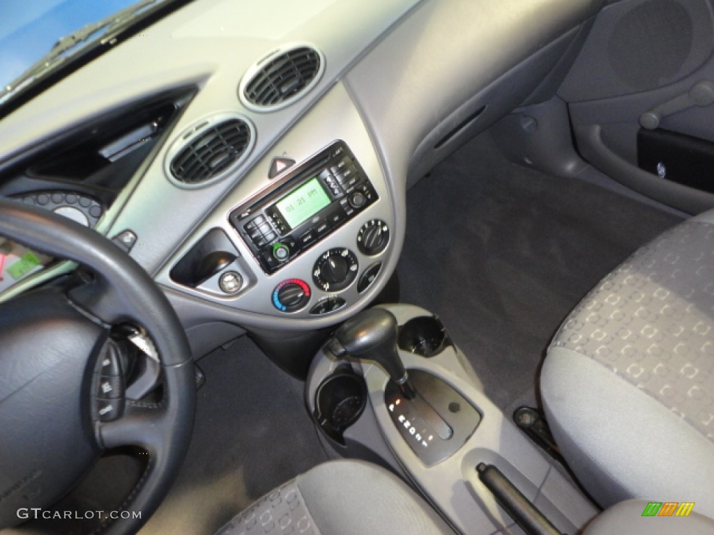 2003 Focus ZX3 Coupe - Pitch Black / Medium Graphite photo #13