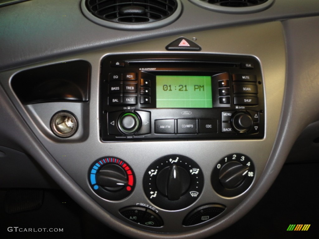 2003 Ford Focus ZX3 Coupe Controls Photo #66594762