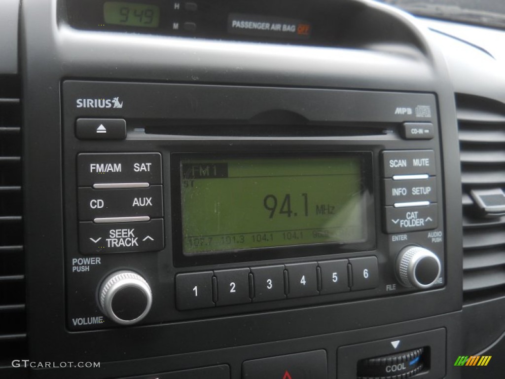 2009 Kia Sedona LX Audio System Photos