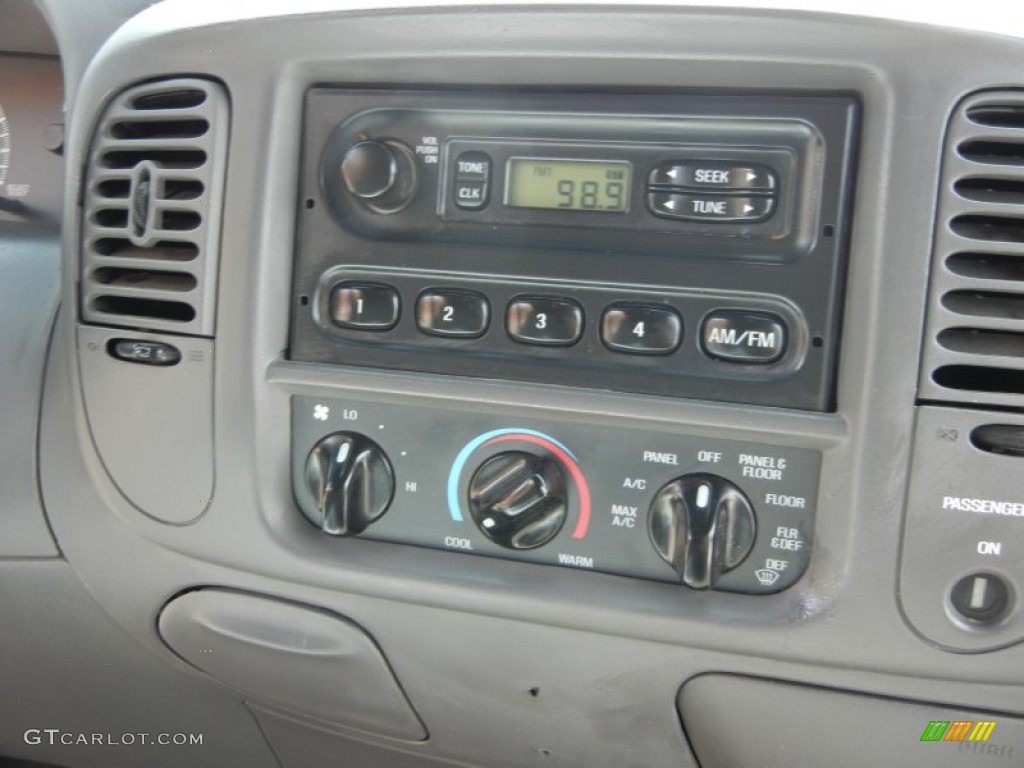 2000 Ford F150 XL Extended Cab 4x4 Controls Photo #66597872