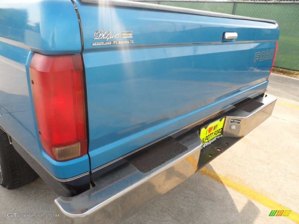 1995 F150 XL Regular Cab - Bright Sapphire Pearl Metallic / Blue photo #17