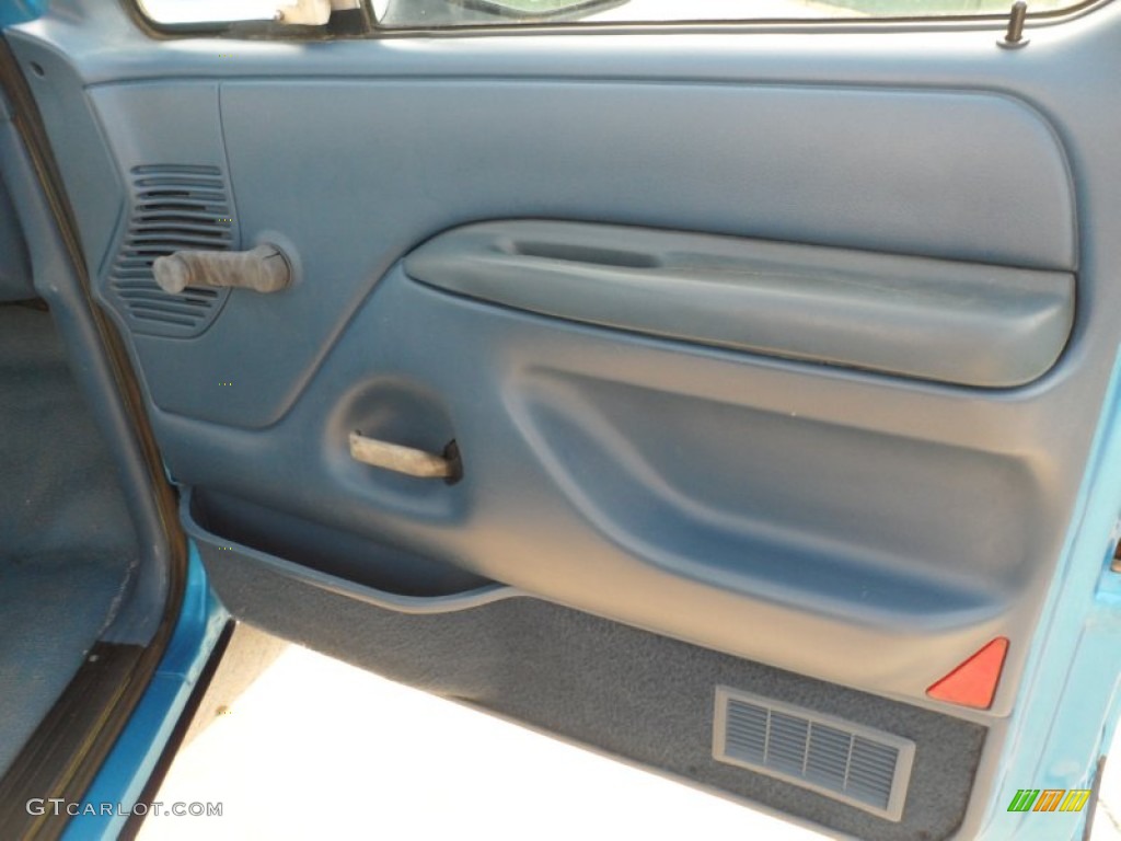 1995 F150 XL Regular Cab - Bright Sapphire Pearl Metallic / Blue photo #19