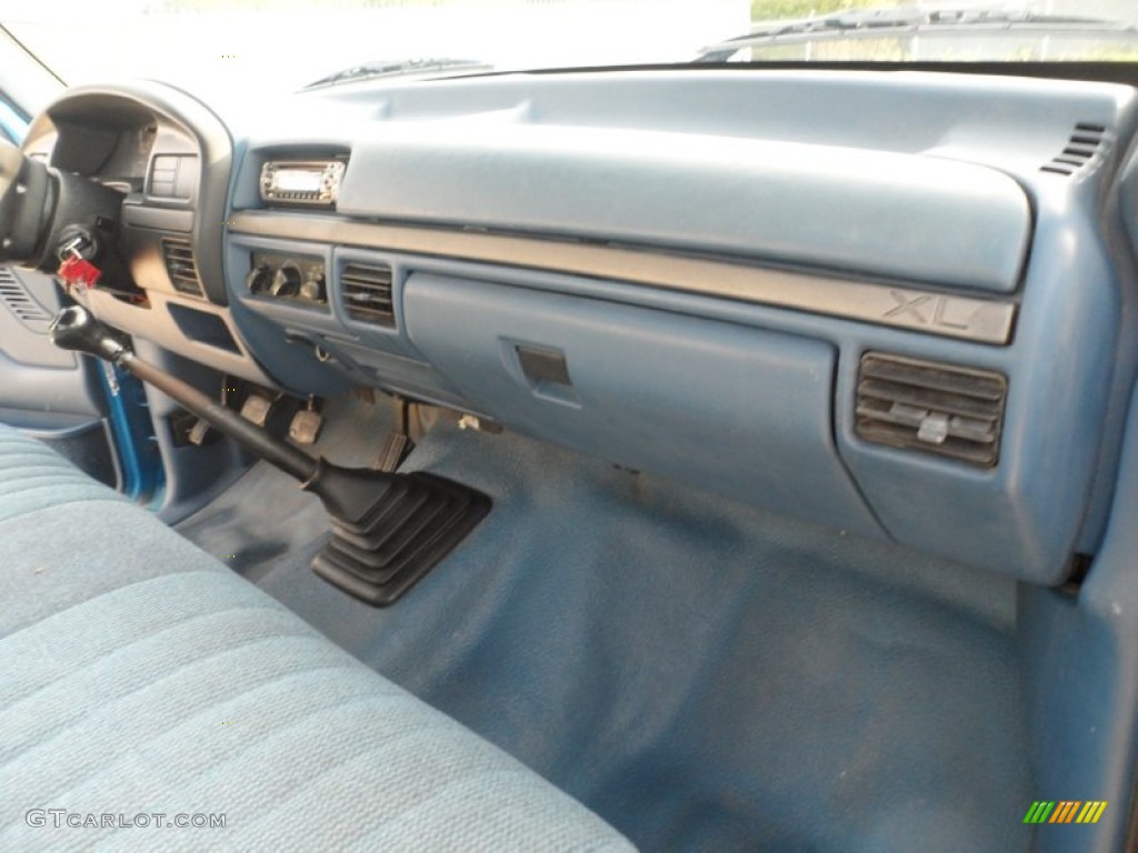 1995 F150 XL Regular Cab - Bright Sapphire Pearl Metallic / Blue photo #20