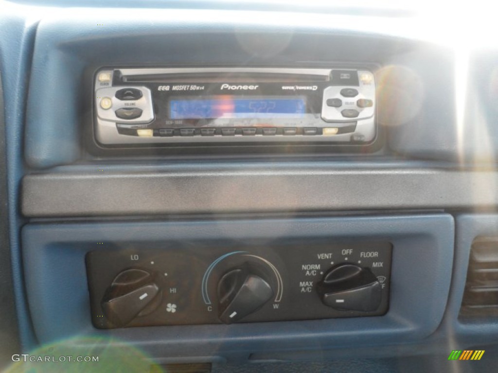 1995 F150 XL Regular Cab - Bright Sapphire Pearl Metallic / Blue photo #24