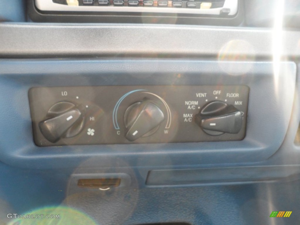 1995 F150 XL Regular Cab - Bright Sapphire Pearl Metallic / Blue photo #26