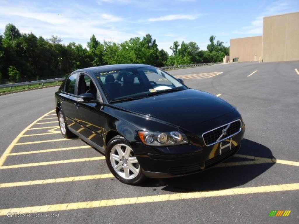 Black Volvo S40