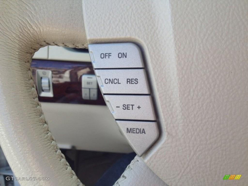 2004 Lincoln Aviator Luxury AWD Controls Photo #66618791