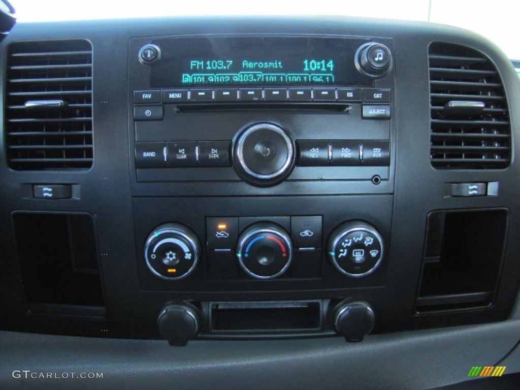 2010 Chevrolet Silverado 2500HD Extended Cab 4x4 Controls Photos