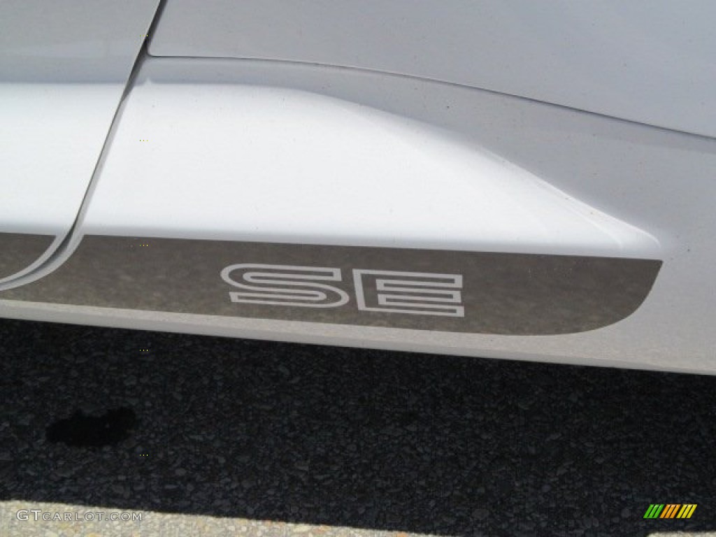 2008 Mitsubishi Eclipse SE V6 Coupe Marks and Logos Photos