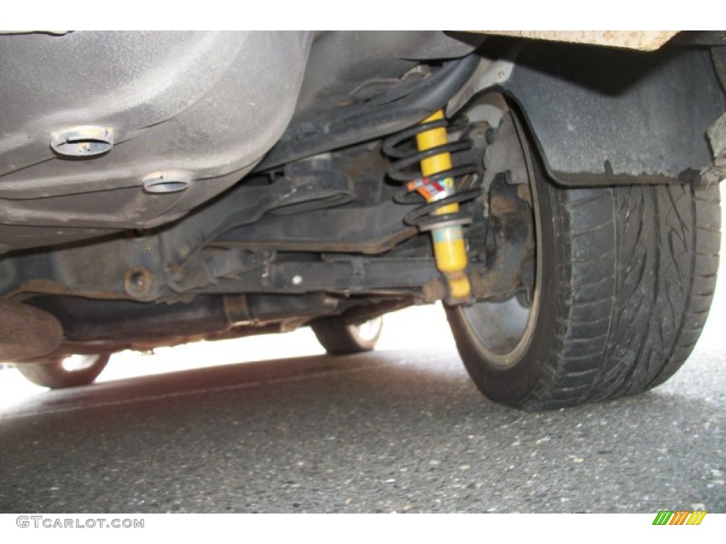 2004 Saab 9-5 Aero Sedan Undercarriage Photos