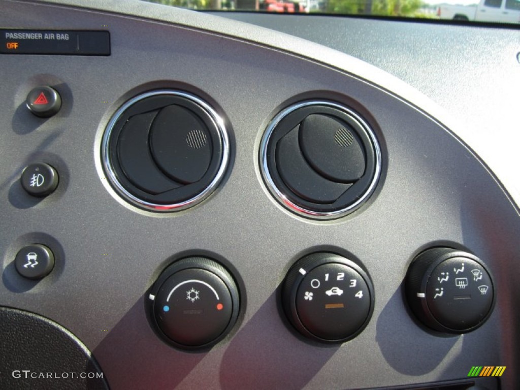 2007 Pontiac Solstice GXP Roadster Controls Photo #66624038