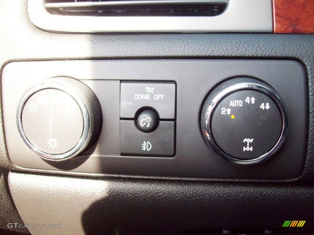 2012 Chevrolet Suburban LS 4x4 Controls Photo #66627590