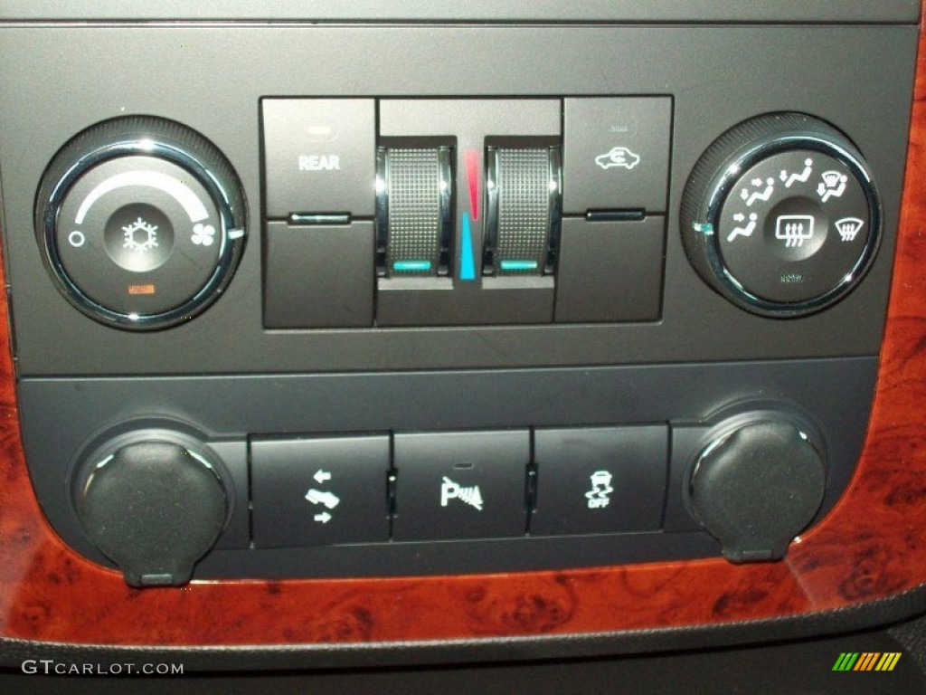 2012 Chevrolet Suburban LS 4x4 Controls Photo #66627608