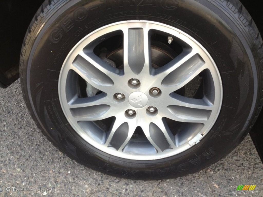 2005 Mitsubishi Endeavor Limited AWD Wheel Photos