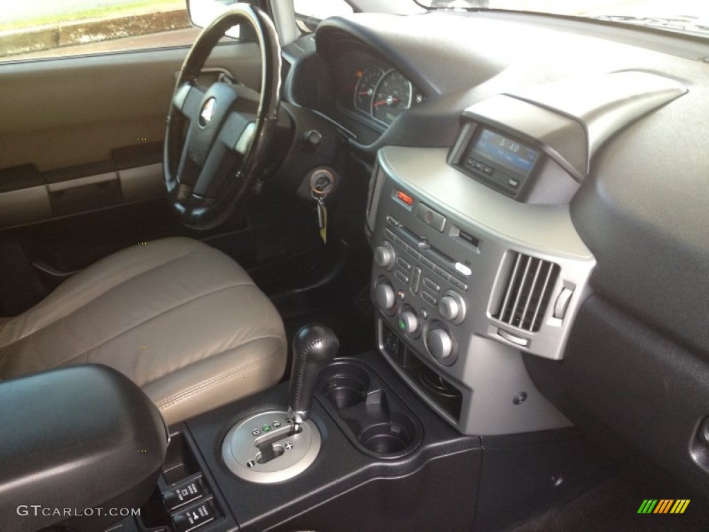 2005 Mitsubishi Endeavor Limited AWD Dashboard Photos