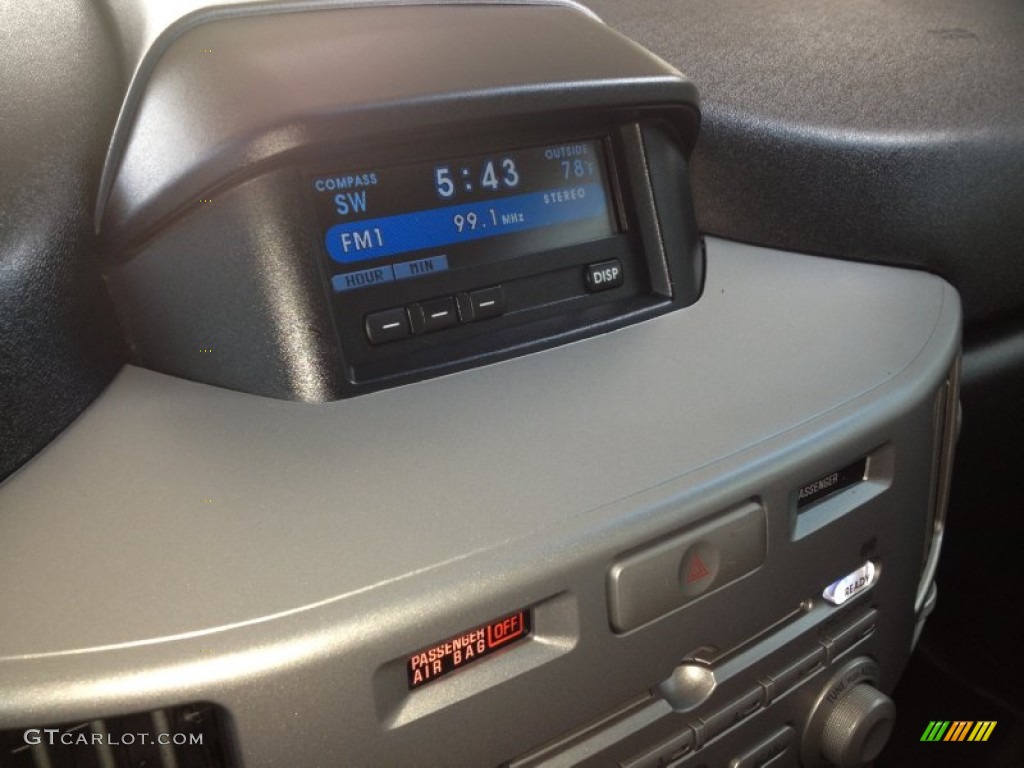2005 Mitsubishi Endeavor Limited AWD Controls Photos