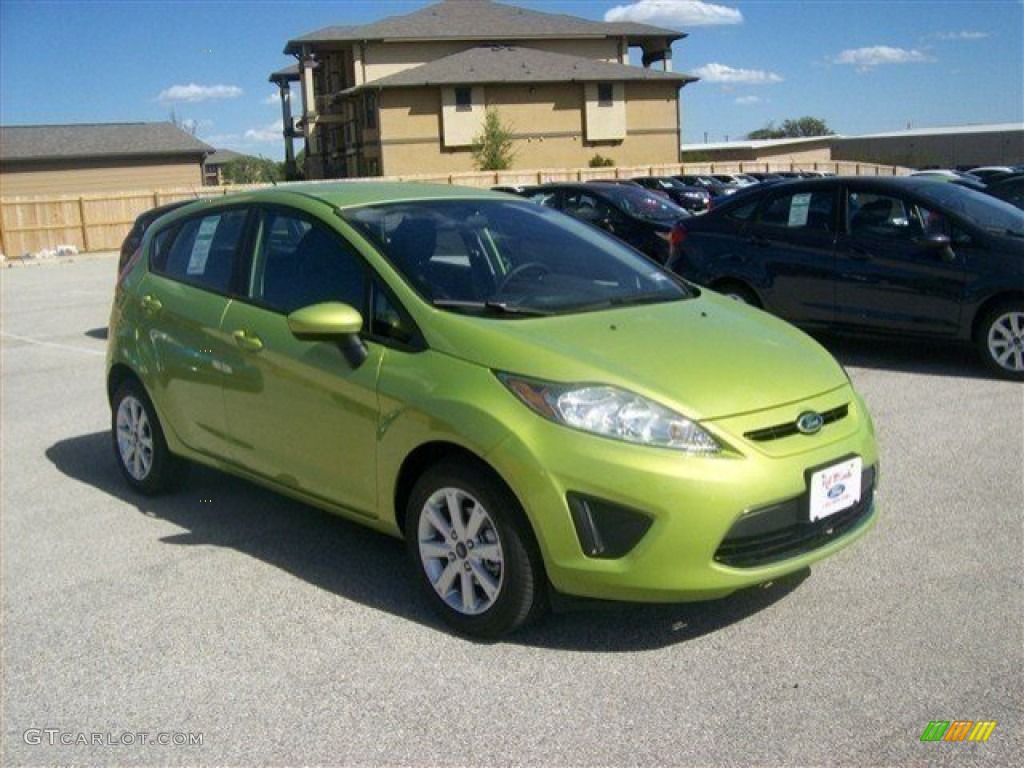 2012 Fiesta SE Sedan - Lime Squeeze Metallic / Charcoal Black photo #1