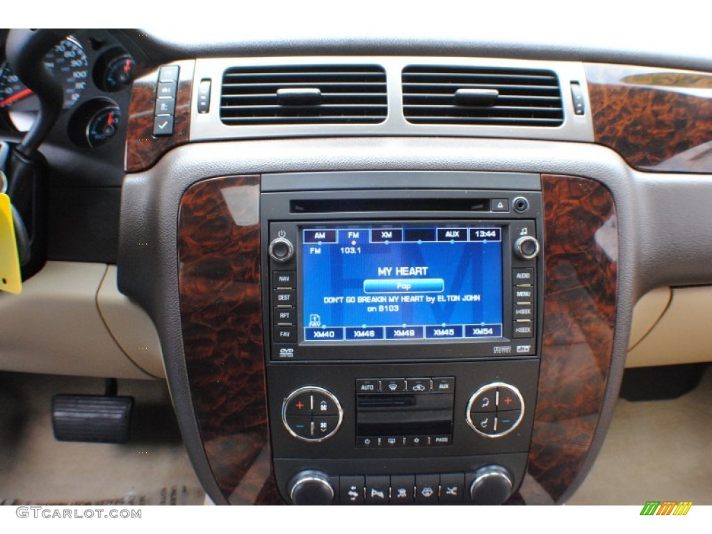 2008 GMC Yukon Denali AWD Controls Photos