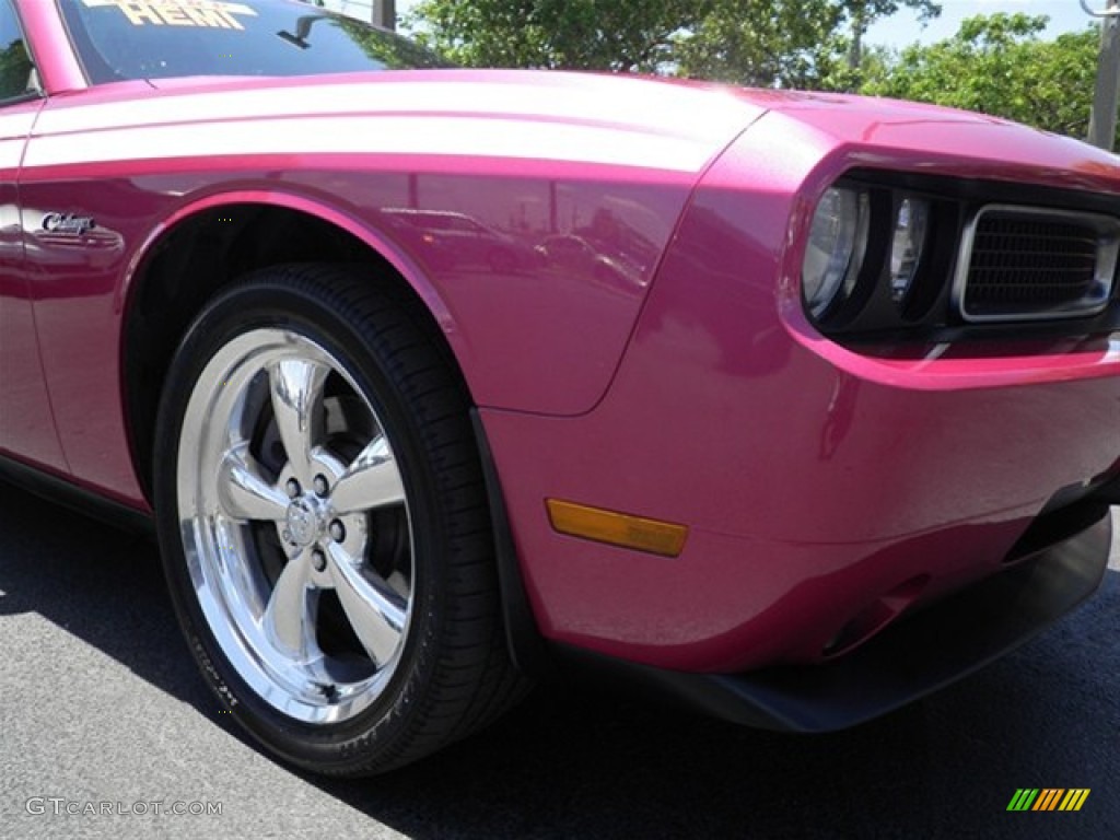 2010 Challenger R/T Classic Furious Fuchsia Edition - Furious Fuchsia / Pearl White Leather photo #2