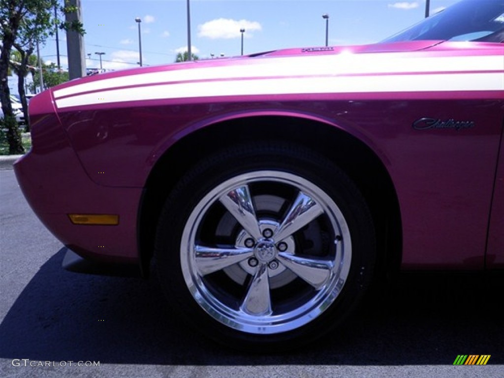 2010 Challenger R/T Classic Furious Fuchsia Edition - Furious Fuchsia / Pearl White Leather photo #8