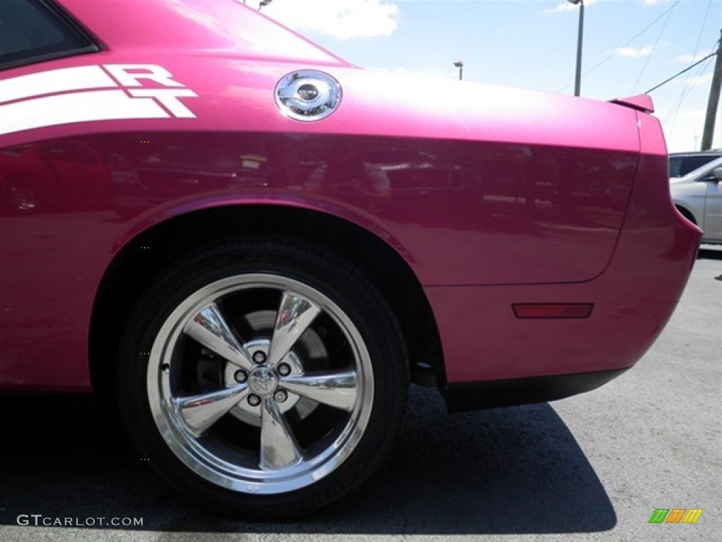 2010 Challenger R/T Classic Furious Fuchsia Edition - Furious Fuchsia / Pearl White Leather photo #10